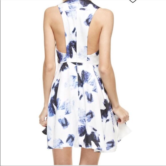 Lulu’s Seeing Chic Skater white and blue abstract floral dress Small - Picture 2 of 13